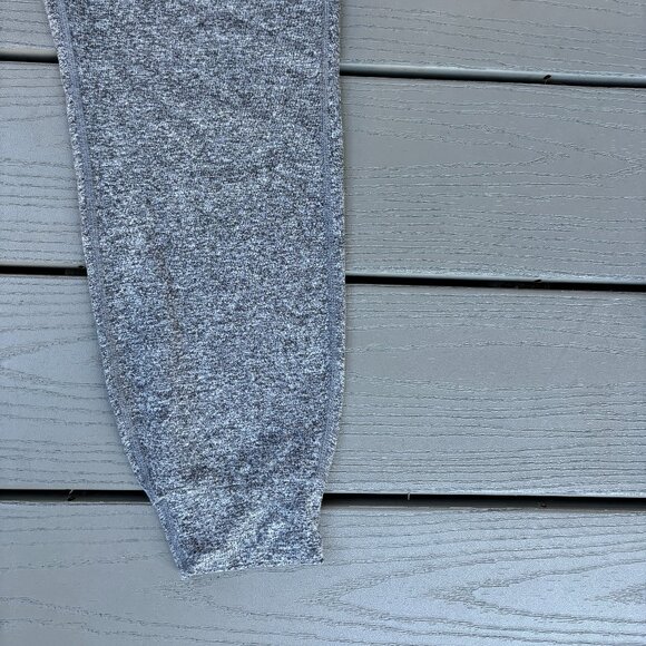 Vuori Performance Jogger and Vuori Energy Top Long - Picture 4 of 13